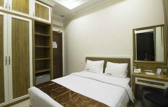 RedDoorz Plus @ Rasuna Said - Photo3
