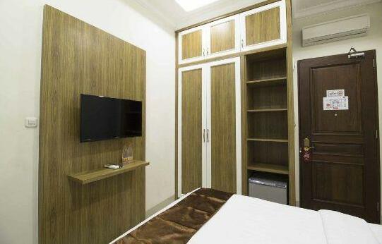 RedDoorz Plus @ Rasuna Said - Photo4