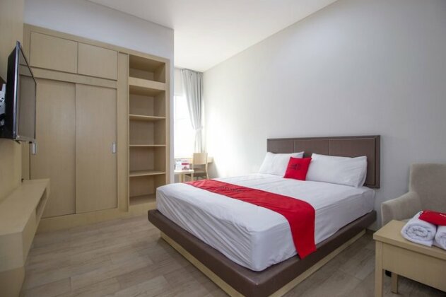 RedDoorz Plus @ SCBD - Photo4
