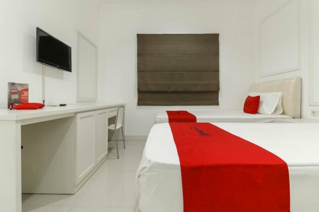 RedDoorz Plus @ Setiabudi Barat - Photo4
