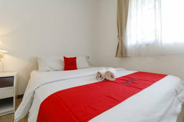 RedDoorz Plus @ Tendean - Photo5