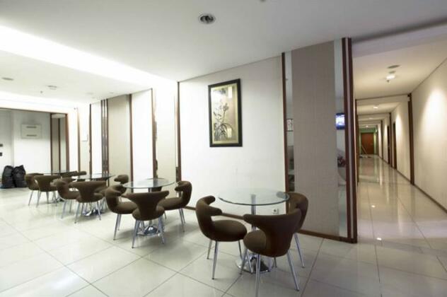RedDoorz Plus @ Thamrin Residence - Photo2