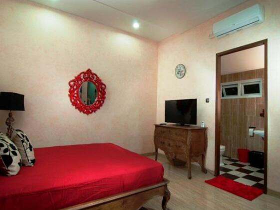 RedDoorz @ Pondok Indah - Photo4