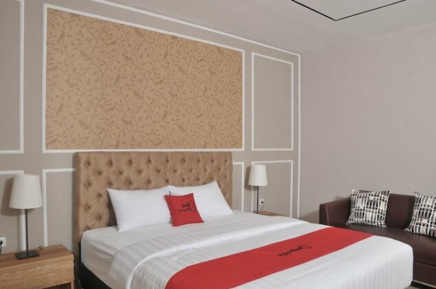 RedDoorz Premium near RS pondok indah - Photo4