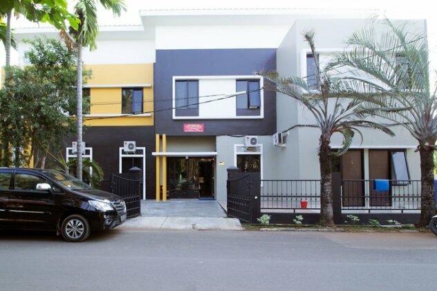 RedDoorz @ Pulo Gebang