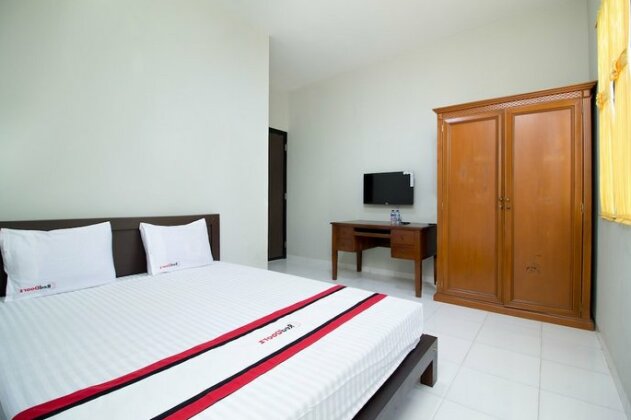 RedDoorz @ Pulo Gebang - Photo4