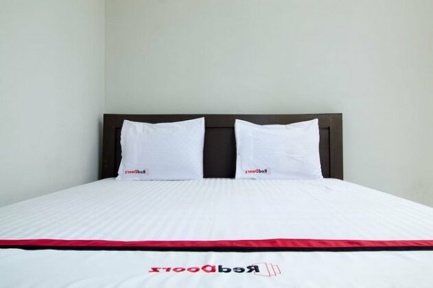 RedDoorz @ Pulo Gebang - Photo5