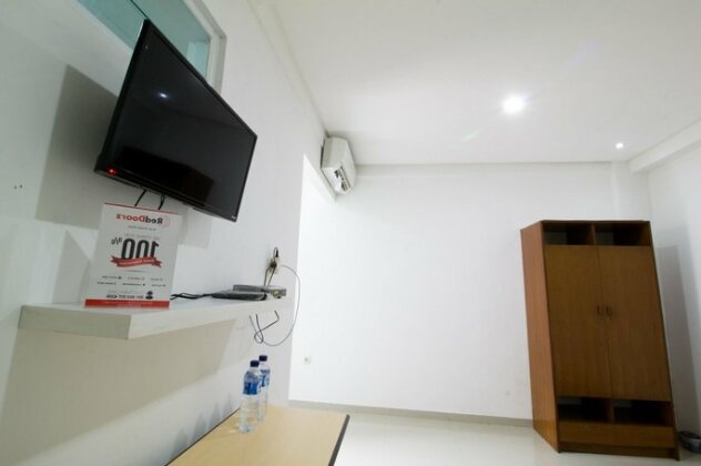 RedDoorz @ Pulomas - Photo2