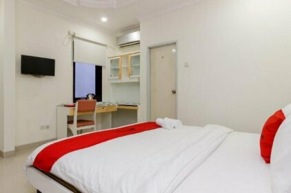 RedDoorz Syariah near Mall Artha Gading