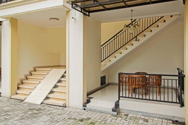 RedDoorz Syariah near Mercu Buana University - Photo2
