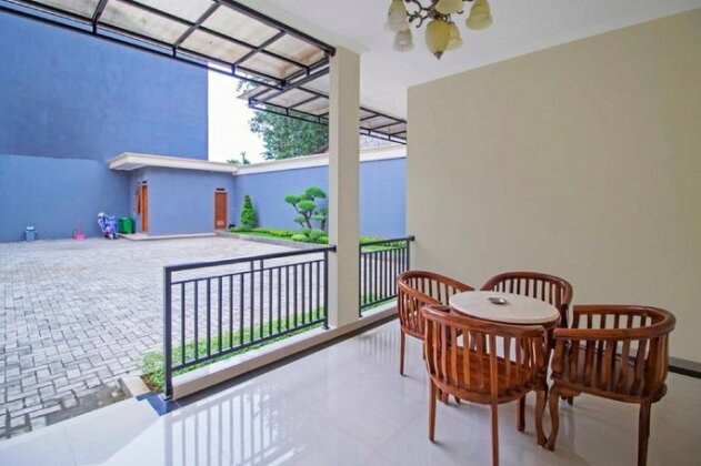 RedDoorz Syariah near Mercu Buana University - Photo3