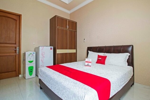 RedDoorz Syariah near Mercu Buana University - Photo4