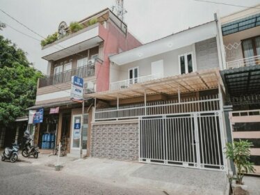 RedDoorz Syariah near Siloam Hospital Kebon Jeruk