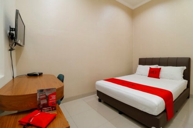 RedDoorz Syariah Plus near Dharmawangsa - Photo2