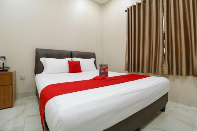 RedDoorz Syariah Plus near Dharmawangsa - Photo5