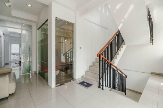 RedDoorz Syariah Plus near Pancoran 2 - Photo5