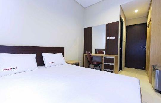 RedDoorz @ Taman Kebon Sirih - Photo2