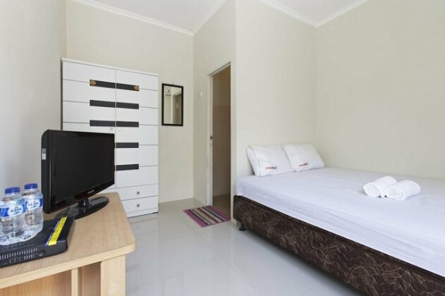 RedDoorz @ Tondano Benhill - Photo5