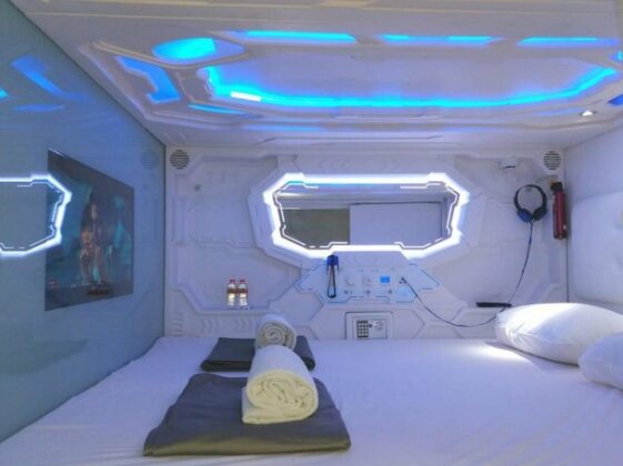 Shakti Capsule Hotel Jakarta - Photo2