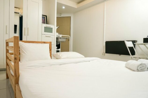 Simply White and Compact Studio at Amethyst Apartment By Travelio - Photo3