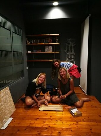 Sleepy Raccoon Hostel - Photo4