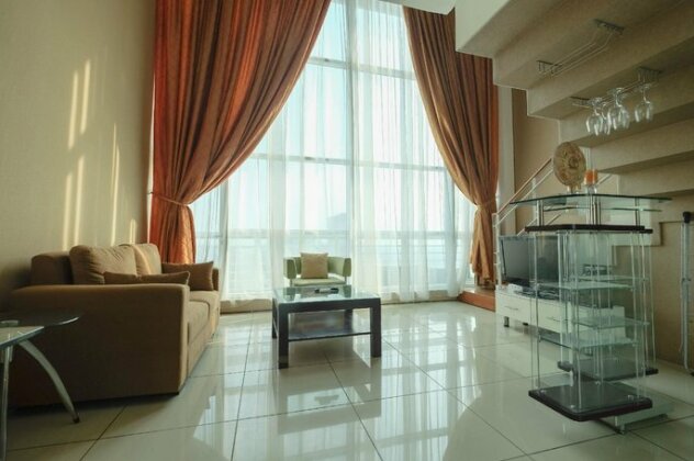 Spacious 1BR Two-Level Apartment at CityLofts Sudirman By Travelio - Photo4