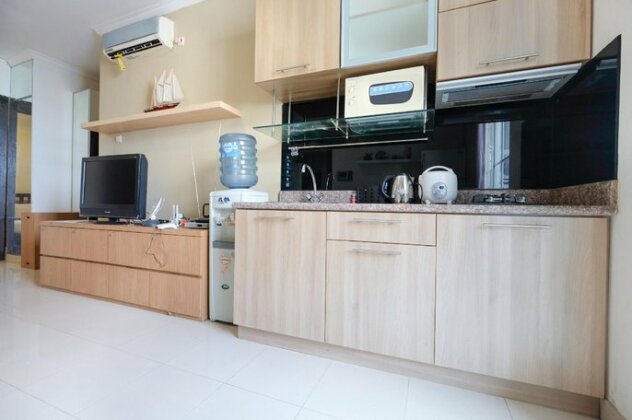 Spacious 2BR Bellezza Apartment By Travelio - Photo4