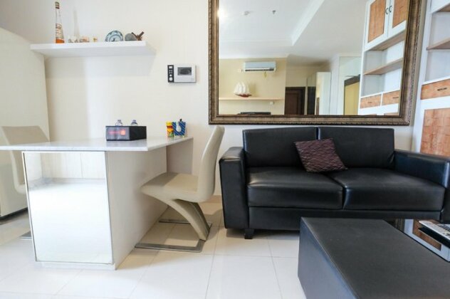 Spacious 2BR Bellezza Apartment By Travelio - Photo5