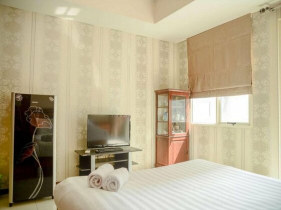Studio Pool View At Royal Mediterania Apartment By Travelio - Photo4