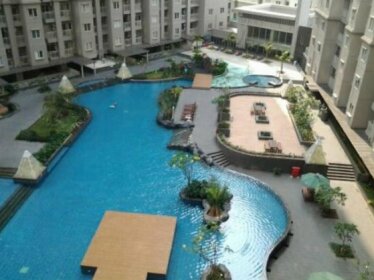 Studio Pool View At Royal Mediterania Apartment By Travelio