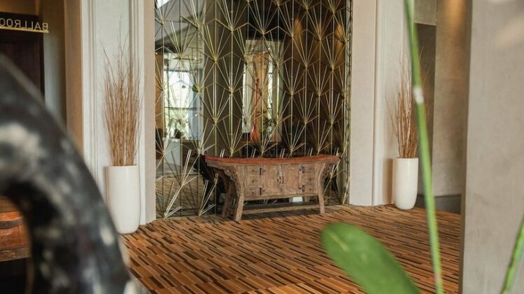 The Akmani - Photo3