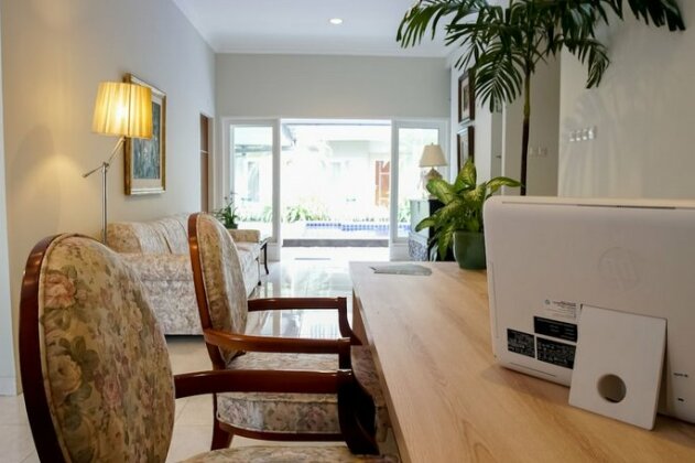 Topaz Guest House Jakarta - Photo4