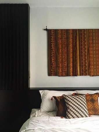 Tropical Style Stay at Puri Indah - Photo2