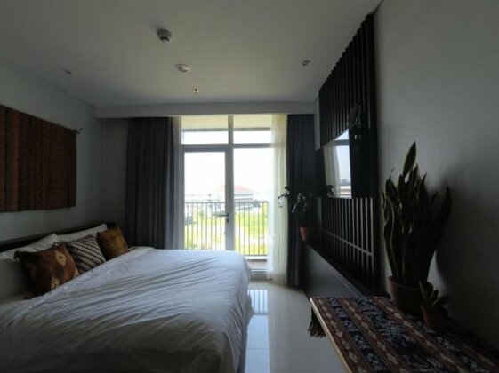 Tropical Style Stay at Puri Indah - Photo4