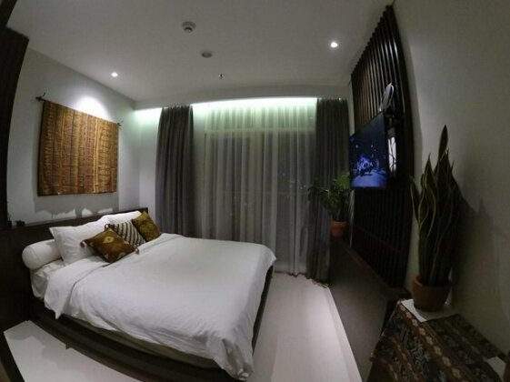 Tropical Style Stay at Puri Indah - Photo5