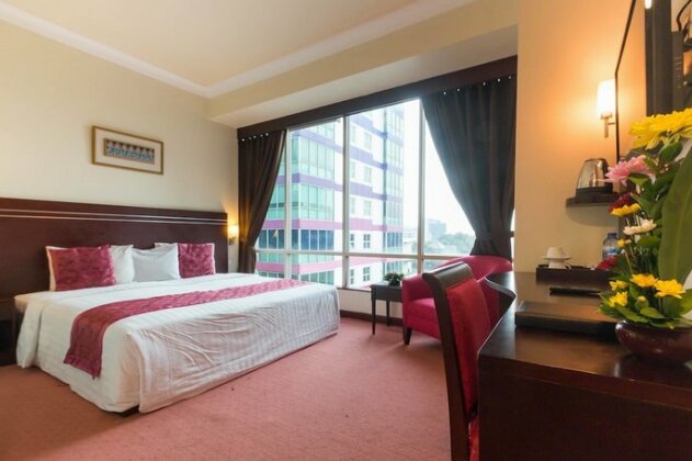 Twin Plaza Hotel - Photo3
