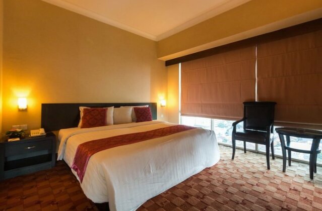 Twin Plaza Hotel - Photo4