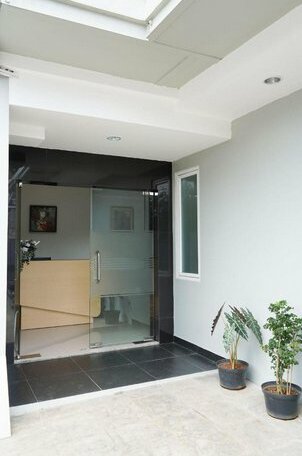 UROOMS Senayan - Photo4