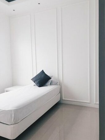 White house at PIK - Photo3
