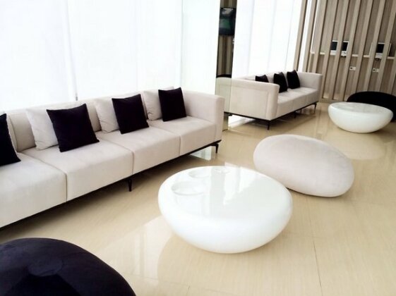 Whiz Hotel Cikini Jakarta - Photo2