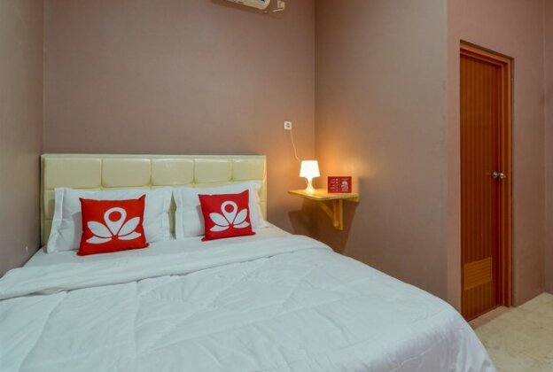 ZEN Rooms Basic Meruya Selatan - Photo4
