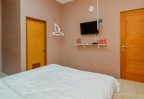 ZEN Rooms Basic Meruya Selatan - Photo5