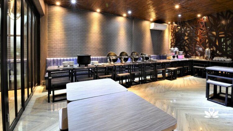 ZEN Rooms Duta Merlin - Photo5