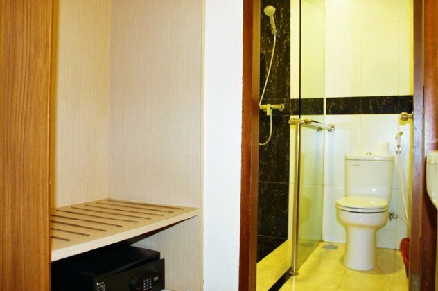 ZEN Rooms Grogol - Photo2