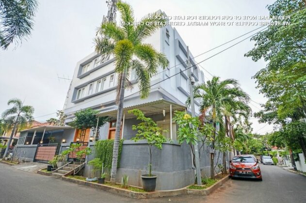 ZEN Rooms Puri Indah Syariah