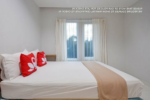 ZEN Rooms Puri Indah Syariah - Photo5