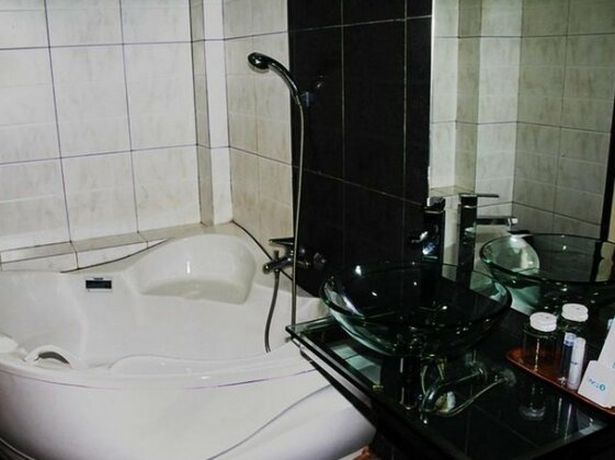 Cosmo Hotel - Photo5
