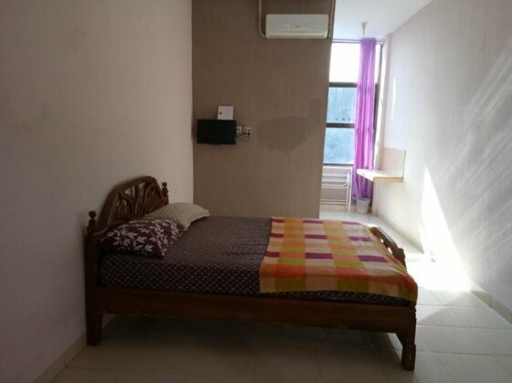 Kost Nayni