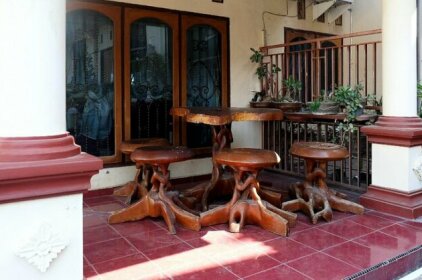 OYO 1126 Trio R Residence