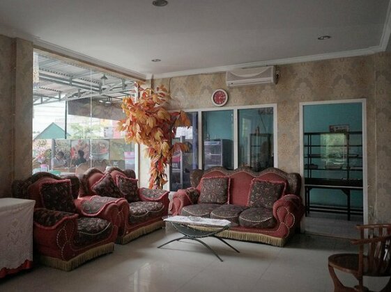 OYO 1531 Hotel Aini - Photo4